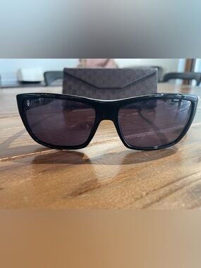 Gucci Black Sunglasses with Dark Gray Lenses
